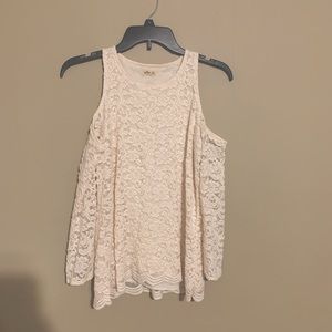 Hollister: Lace Cold-Shoulder Top